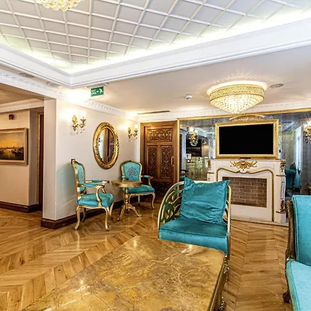 Superb In Historic Mansion In Beylerbeyi