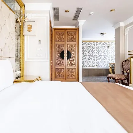 Superb In Historic Mansion In Beylerbeyi