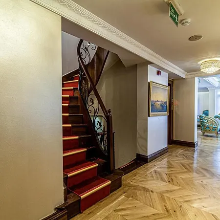 Superb In Historic Mansion In Beylerbeyi